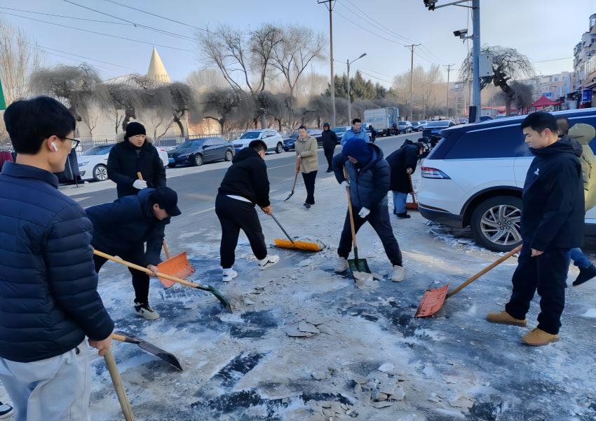 志愿活動 —— 情暖冬日 掃雪護行